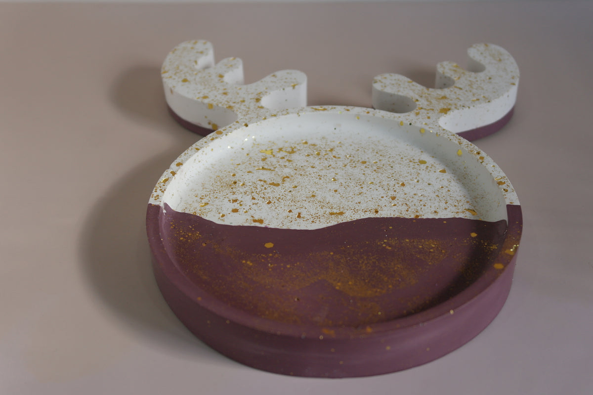 REINDEER DECORATIVE PLATE