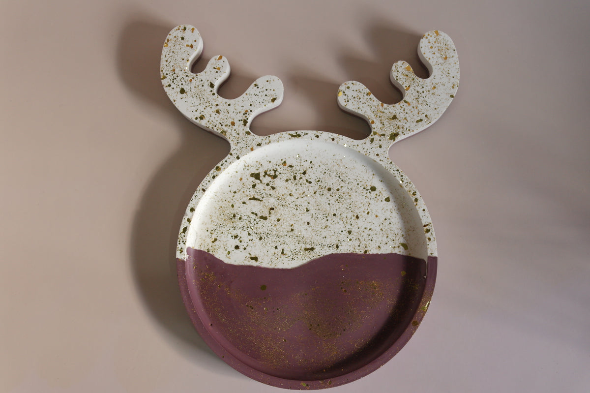 REINDEER DECORATIVE PLATE